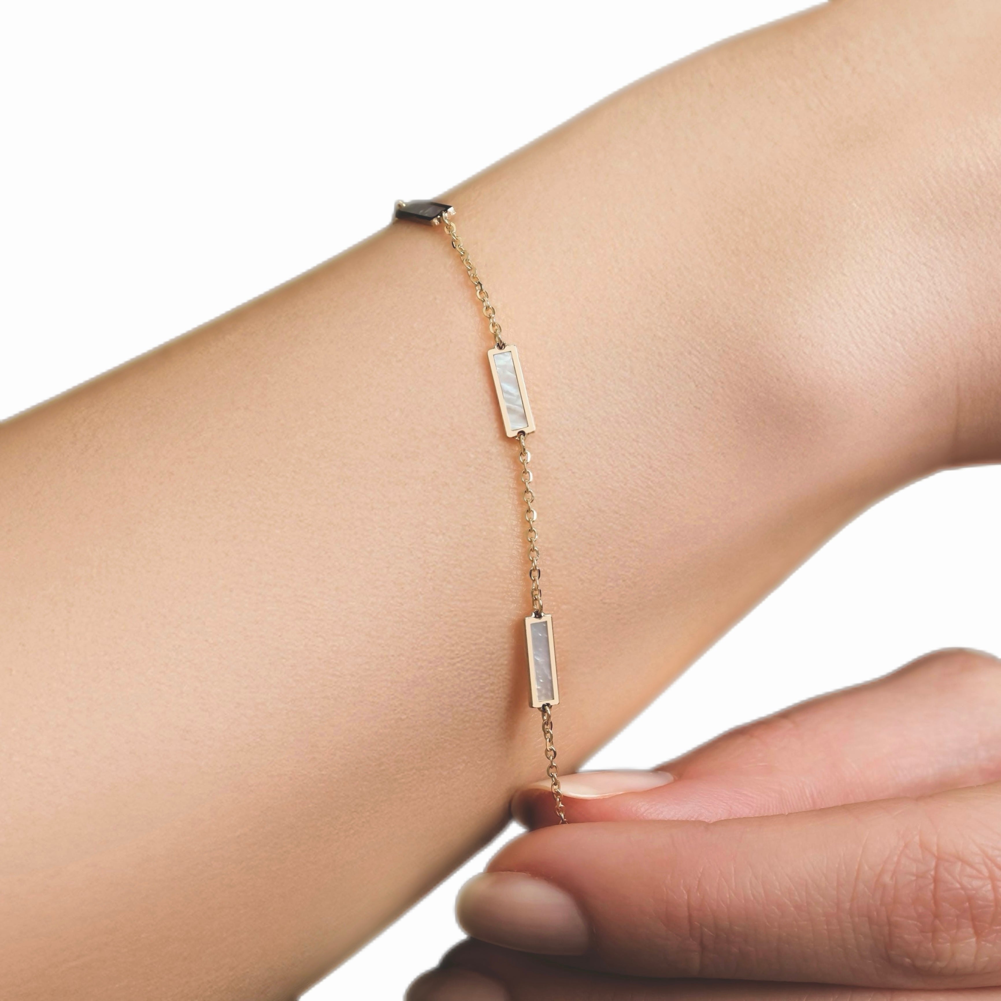 Pulsera de barra de estación en oro amarillo de 14k y nácar - hecha en Italia