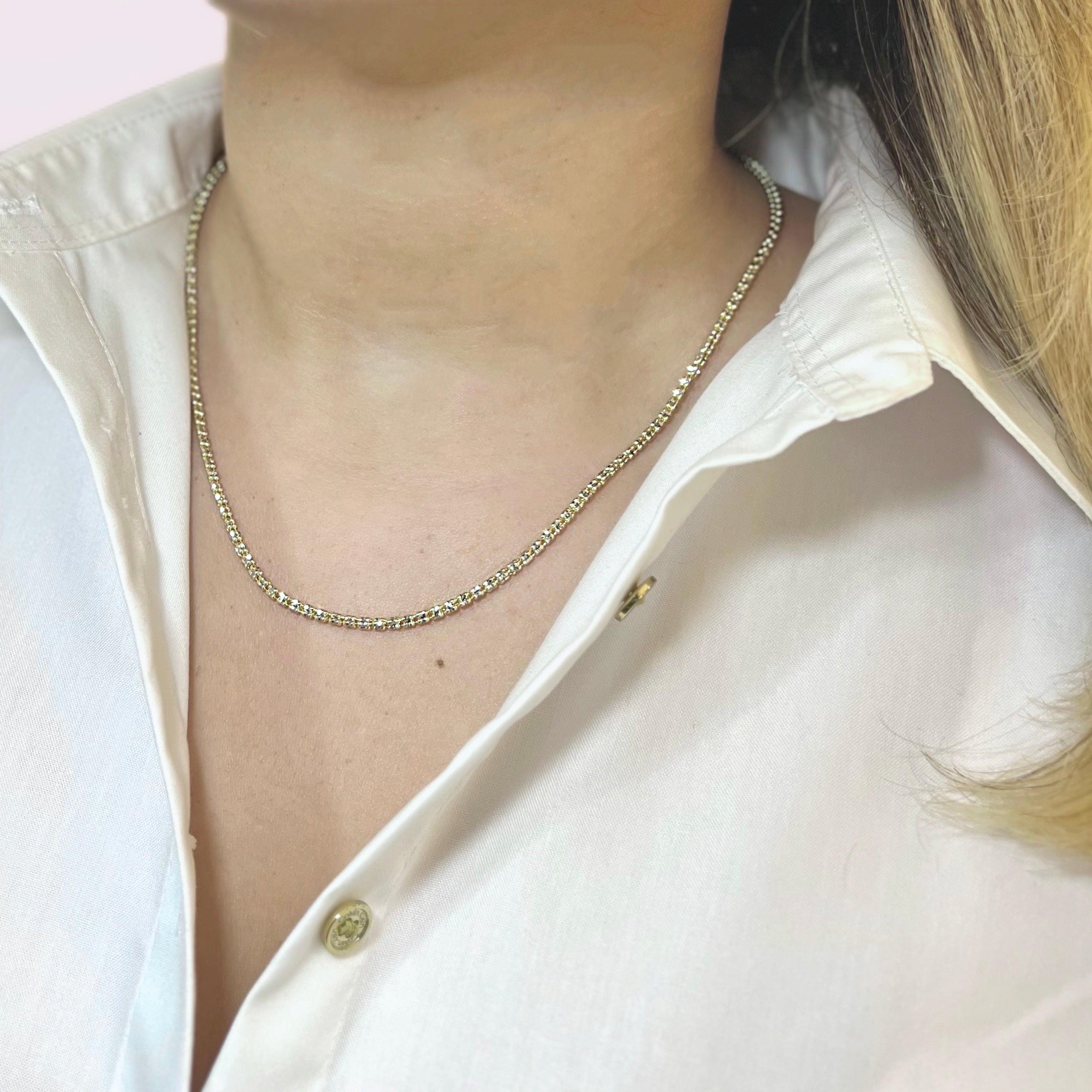 Collar de cadena con talla de diamante en oro amarillo de 14 quilates